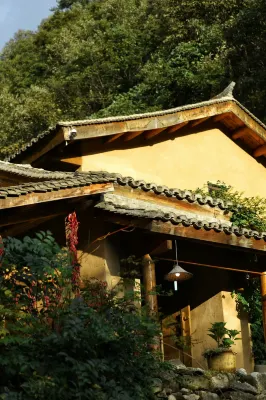 Flower Habitat Yue Mountain Warehouse Hotels in Ningshan
