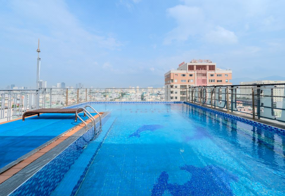 Maxhome Luxury Hotel