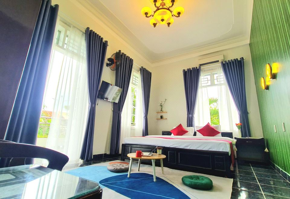 민 짱 빌라 호이안의 수영장 전경