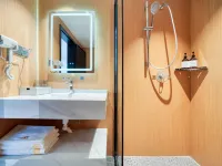 Yuejia Hotel (Yushan Bus Station Huaiyushan Avenue) Hotels in Yushan