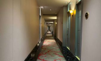 Super 8 Hotel Science Avenue Store