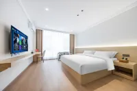 Kaishang Yuexia Shiguang Hotel (Xuanwei Railway Station)