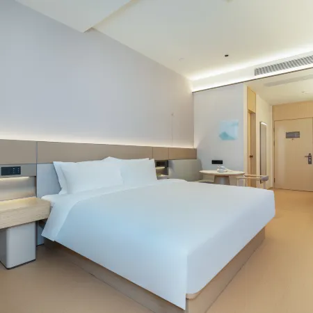JI Hotel (Zhenjiang Dingmao Wuyue Square)