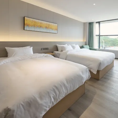 Tiantian Premium Hotel Отели рядом с достопримечательностью «Жухайский конный корт»