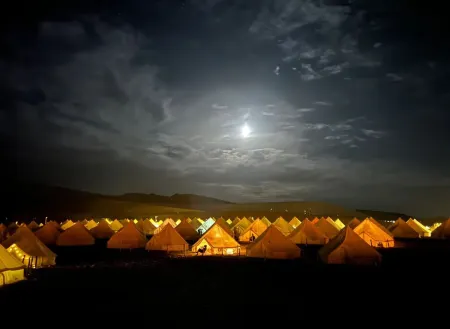 Zhongxing Xingxiu Jielu Campsite Отели рядом с достопримечательностью «Zhongwei Drum Tower»