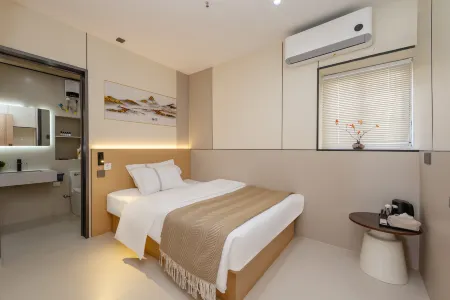 Mountain-Lake-Sea Villa