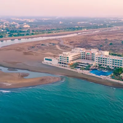 فندق ومنتجع راديسون بلو صحار Hotels near Sohar Advanced Chemicals LLC