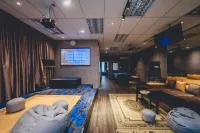Tun Aminah Shoplot 10-14pax KTV Mahjong Funhouse Hotel di Sekudai