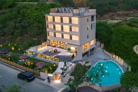 Tingshan Jiaoxia · Homestay: A Designer Riverside Mountain-View Retrea Отели рядом с достопримечательностью «Daqikong Scenic Area»