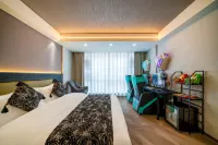 Blue Gum Zhenxiang Hotel - parkir