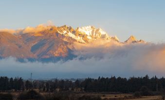 Thousands of Mountains Veiled in Evening Snow • Golden Rays Gilding the Peaks | Panoramic View Hotel