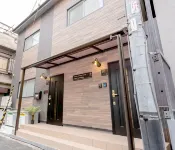 Nestay terrace house Osaka Tsutenkaku Hotel di Nishinari Ward