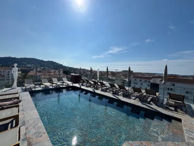 Best Western Plus Cannes Riviera  Spa Các khách sạn gần Star-Studded Floor