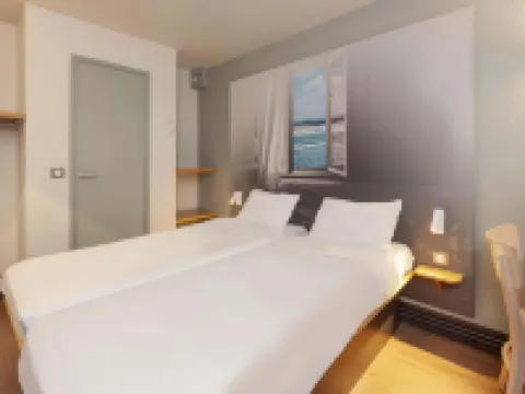 B&B โรงแรมบายออนน์ โรงแรมในบายอน