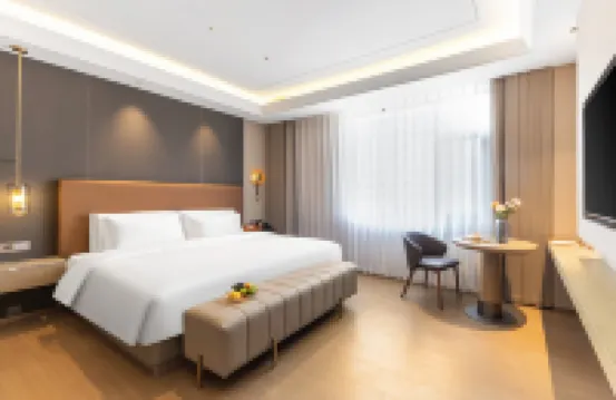 Jinghong Yunduolan Koi Garden & Pool Hotel