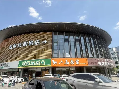 Theme Hotel Ordos Отели рядом с достопримечательностью «Ulan Mulun Lake»