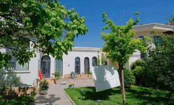 Yining Yishe Yijie Homestay