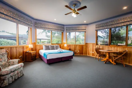 Robyn's Nest Lakeside Resort