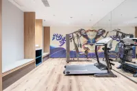 Yilong Wanguo Hotel (Jinan Railway Station North Square K88 Famous Spring Square)