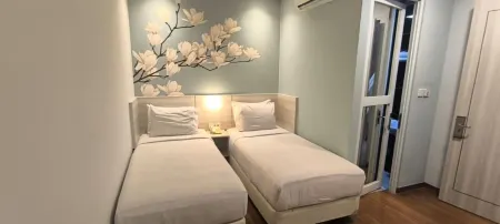 True Blue Bunga Bunga Hotel Pasar Baru Jakarta Отели рядом с достопримечательностью «Мечеть Истикляль»