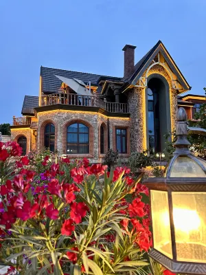 Yining Bekzadiler Homestay Hotels in Kazanqi Folk-custom Village/Han Chinese Street