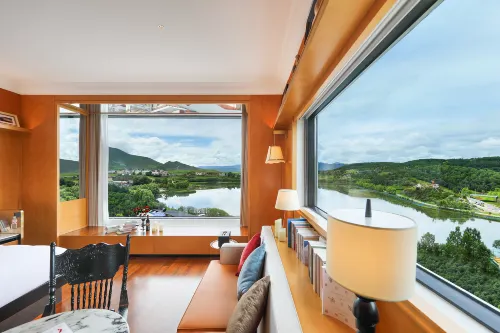 Songzan Linli Xueshan Hupo Jingguan Hotel (Shangri-La Ganden Sumtseling Monastery Scenic Area)