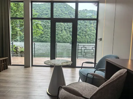 Ruyuan Hotel | Jingpan Waterfront · Light Luxury Vacation Homestay