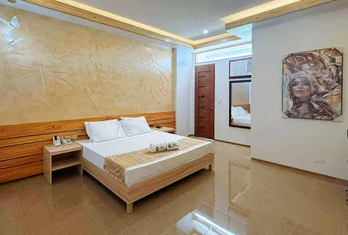 RedDoorz Plus @ Nick Hotel Guimba - 2-Star