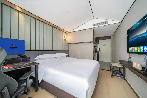 Yunying E-Sports Hotel (Zhengzhou People's Hospital Haitan Temple Subway Station)