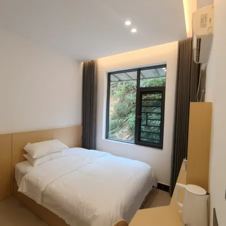 Shaoshan Jianfeng Xiaozhu Hotel (Former Residence Scenic Area)