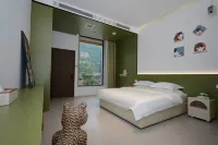 Hidden Peaks · Nature Retreat