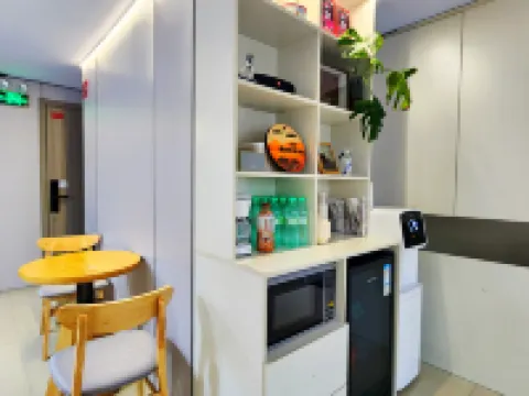 拾裏.小築女生青年旅舍（市圖書館地鐵站店） 酒店