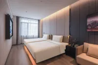 Atour Hotel Jinan Qianfoshan on Jingshi Road - Mountain view