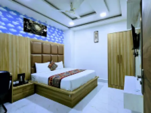 HOTEL AARAV GRAND โรงแรมในมธุระ