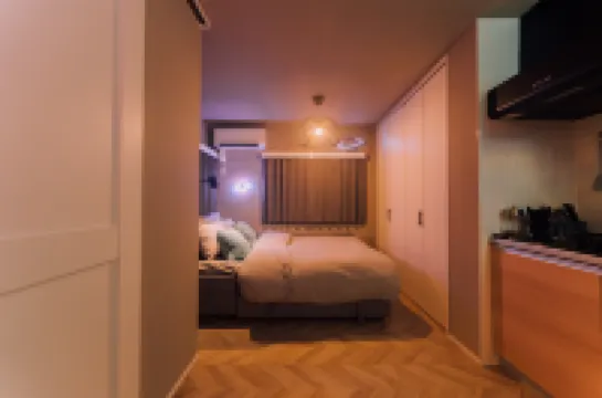 Showa Bloom: Shinjuku Neon Den