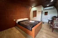 Palm Cabanas Resort Hotels in Magalang