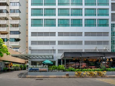 Adelphi Suites Bangkok