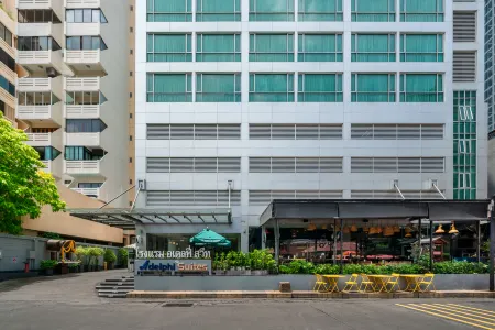 Adelphi Suites Bangkok