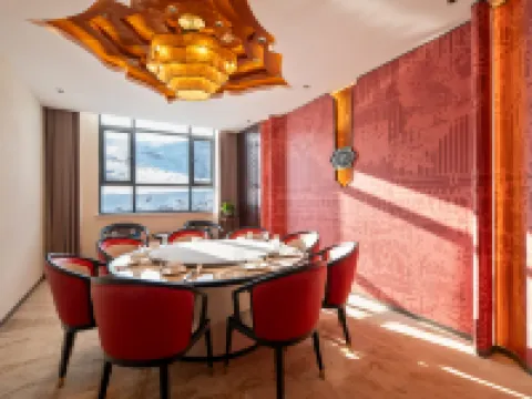 Changhong Pearl Hotel (Qinggeli Langshan Ski Resort) Hotels in Qinggil