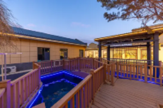 Yujingyao Hotel (Wuwei Pedestrian Street Temple of Literature Scenic Area)