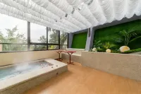 Yongtai Mountain Waishan Lanshanju Hot Spring Homestay - parking