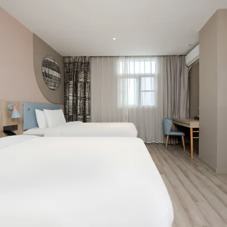 Homeinn (Xuzhou Feng County Zhongyang Avenue Wuyue Plaza Store)