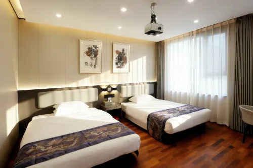 Rujia Huayi Selected Hotel (Fenzhou Market Xiguan Zhengjie Branch)