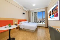 WeiNa  Hotel