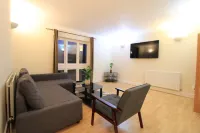 Stylish Whitechapel 1 Bedroom in London Near Elizabeth Line Sleeps 4 - Bathtub