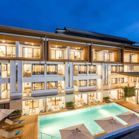 LIV Hotel Phuket Patong Beachfront Отели рядом с достопримечательностью «Пляж Мерлин»