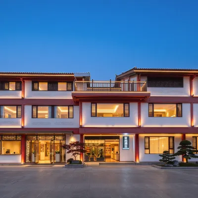 Jishang Hotel (Kunming Nanping Pedestrian Street Jinma Bijifang Branch) Hotels near Outlet Mall