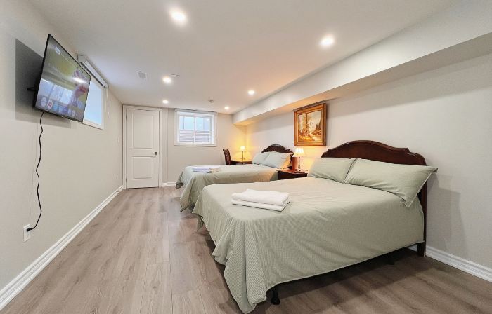 Cozy & Modern Ensuite Basement Rooms - Steps to Subway & Downsview Rogers Stadium