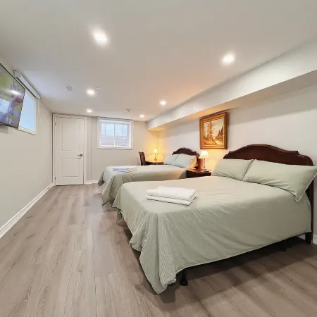 Cozy & Modern Ensuite Basement Rooms - Steps to Subway & Downsview Rogers Stadium