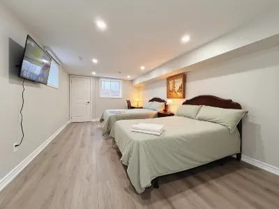 Cozy & Modern Ensuite Basement Rooms - Steps to Subway & Downsview Rogers Stadium فنادق في 